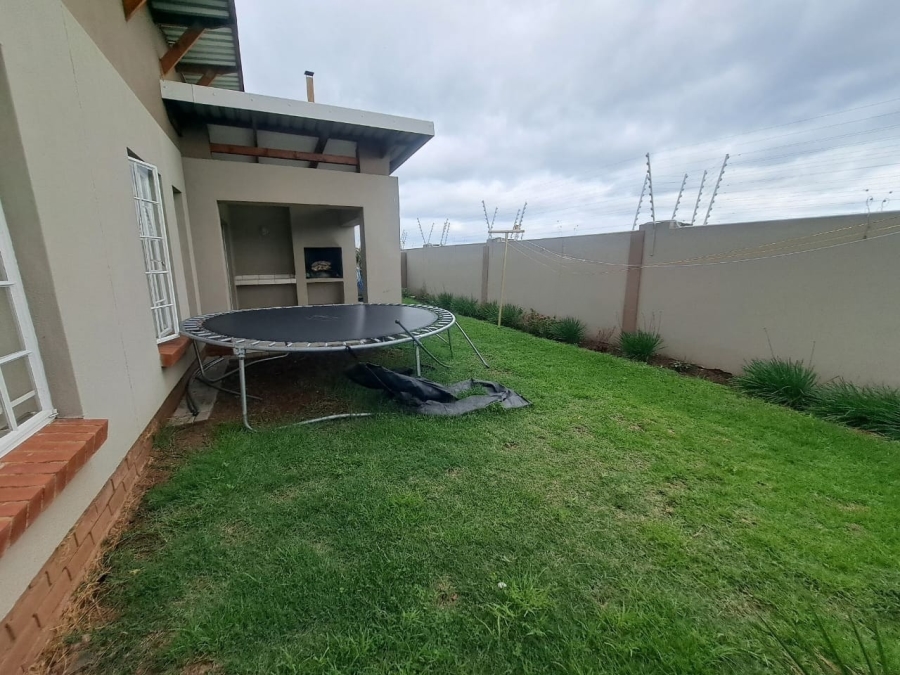 To Let 3 Bedroom Property for Rent in Waterval East North West